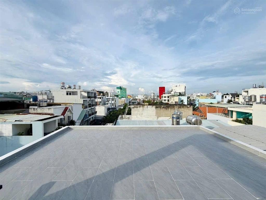 Bán gấp nhà lê thị hồng gấm  q. 1 nhà bề ngang 5m xe hơi vào tận nhà. đang cho thuê 30tr/th