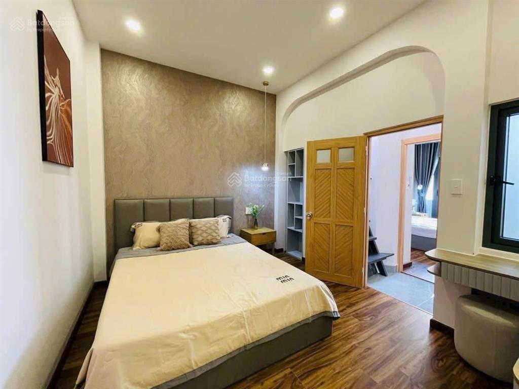 Trần thiện chánh  p.12  q.10, 1trệt  1lầu  gara ôtô. đang cho thuê 19tr/th