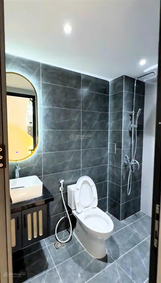 Bán gấp nhà nguyễn biểu  q5 sát bên q1 đường thông trần hưng đạo. 77m2/3 tỷ đang cho thuê 20tr