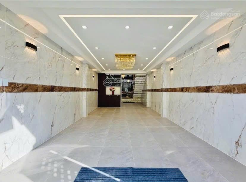 Bán nhà tô hiến thành, q.10. dt 73m2, 3 lầu. hxh vô nhà (5pn). 3 tỷ 250 sẵn hđ cho thuê 18tr/th