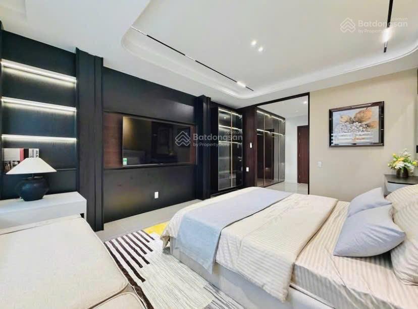 Bán nhà tô hiến thành, q.10. dt 73m2, 3 lầu. hxh vô nhà (5pn). 3 tỷ 250 sẵn hđ cho thuê 18tr/th