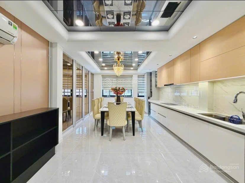 Bán nhà tô hiến thành, q.10. dt 73m2, 3 lầu. hxh vô nhà (5pn). 3 tỷ 250 sẵn hđ cho thuê 18tr/th