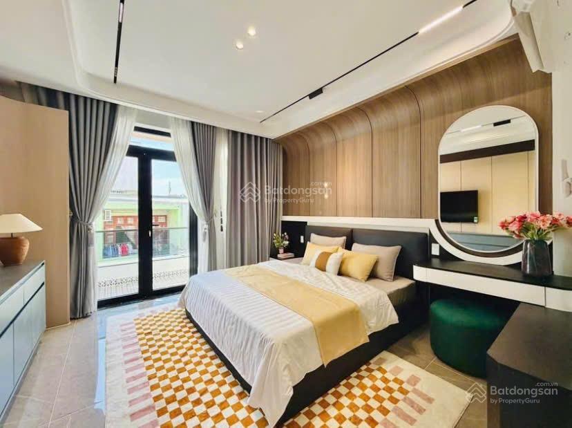Bán nhà tô hiến thành, q.10. dt 73m2, 3 lầu. hxh vô nhà (5pn). 3 tỷ 250 sẵn hđ cho thuê 18tr/th