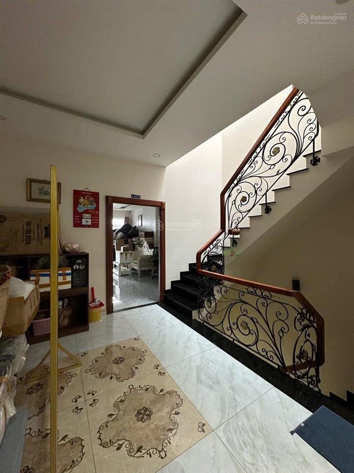 Nơ trang long  p12  bình thạnh, gần đại học văn lang. dt 81m2 đang cho thuê 24tr/tháng