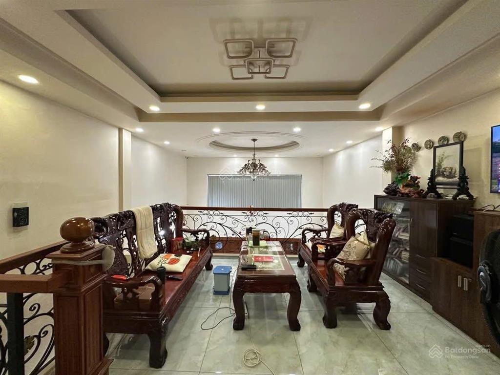 Nơ trang long  p12  bình thạnh, gần đại học văn lang. dt 81m2 đang cho thuê 24tr/tháng
