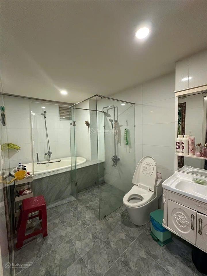 Nơ trang long  p12  bình thạnh, gần đại học văn lang. dt 81m2 đang cho thuê 24tr/tháng