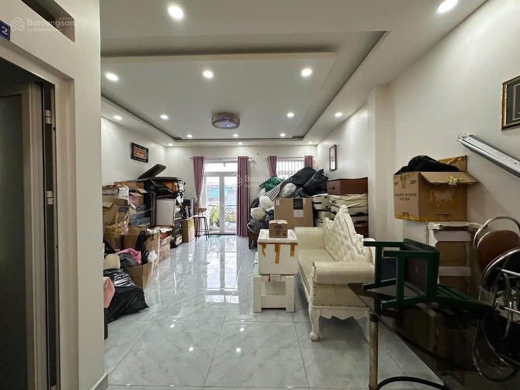 Nơ trang long  p12  bình thạnh, gần đại học văn lang. dt 81m2 đang cho thuê 24tr/tháng