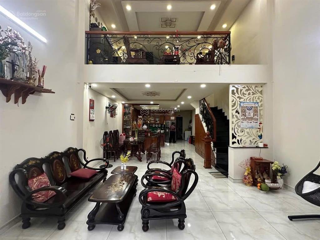 Nơ trang long  p12  bình thạnh, gần đại học văn lang. dt 81m2 đang cho thuê 24tr/tháng