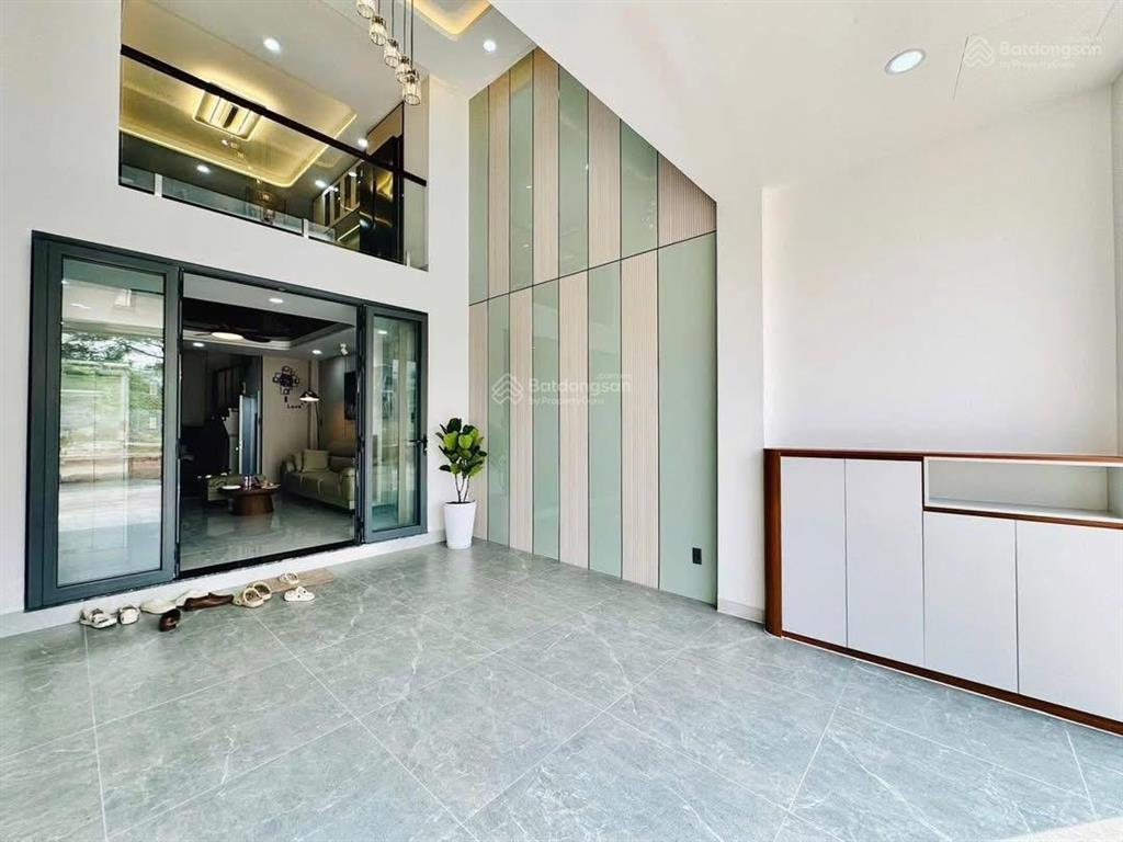 Bán nhà đường lê văn sỹ  q. 3 đường thông 2 ôto gần đại học sư phạm. đang cho thuê 22tr/th