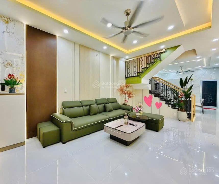 Bán gấp nhà trần nhật duật, tân định, q. 1, 71m2/3tỷ900 đang cho thuê 30tr/tháng gần bên chợ tđ
