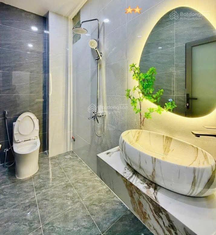 Bán gấp nhà trần nhật duật, tân định, q. 1, 71m2/3tỷ900 đang cho thuê 30tr/tháng gần bên chợ tđ