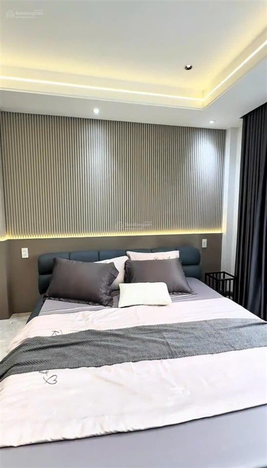 Bán gấp nhà nguyễn biểu  q5 sát bên q1 đường thông trần hưng đạo. 77m2 đang cho thuê 20tr