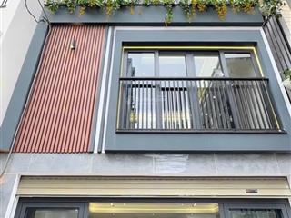 Bán gấp nhà nguyễn biểu  q5 sát bên q1 đường thông trần hưng đạo. 77m2 đang cho thuê 20tr