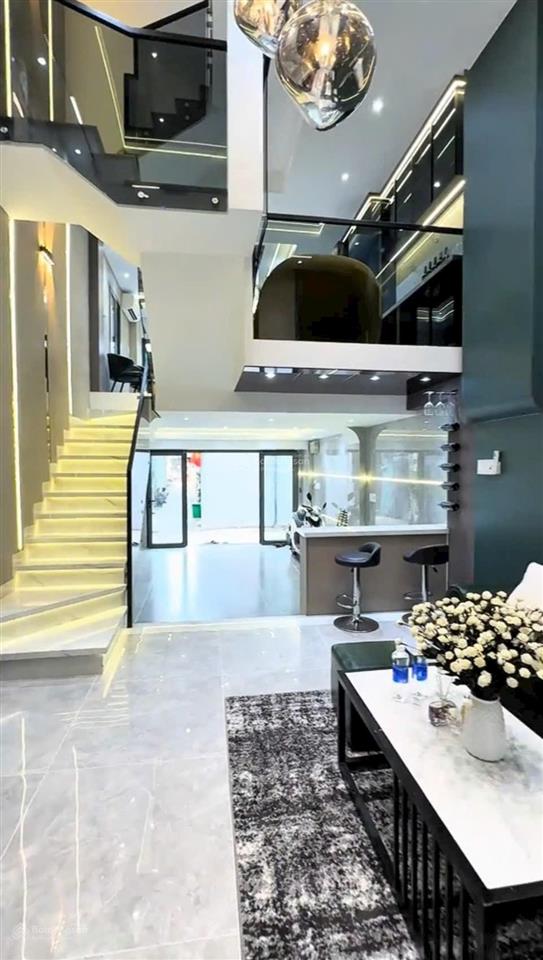 Bán gấp nhà nguyễn biểu  q5 sát bên q1 đường thông trần hưng đạo. 77m2 đang cho thuê 20tr