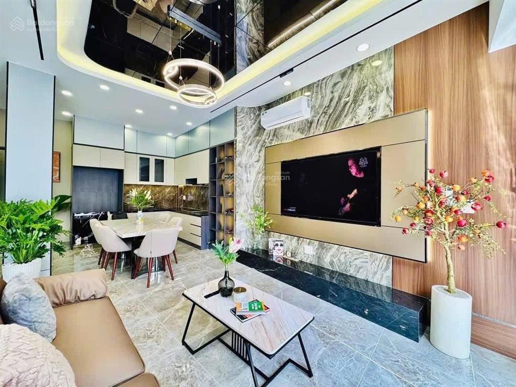 Cô phượng bán gấp nhà nguyễn hiền  phường 4  quận 3. dt 71m2 sẵn cho thuê 24triệu/tháng