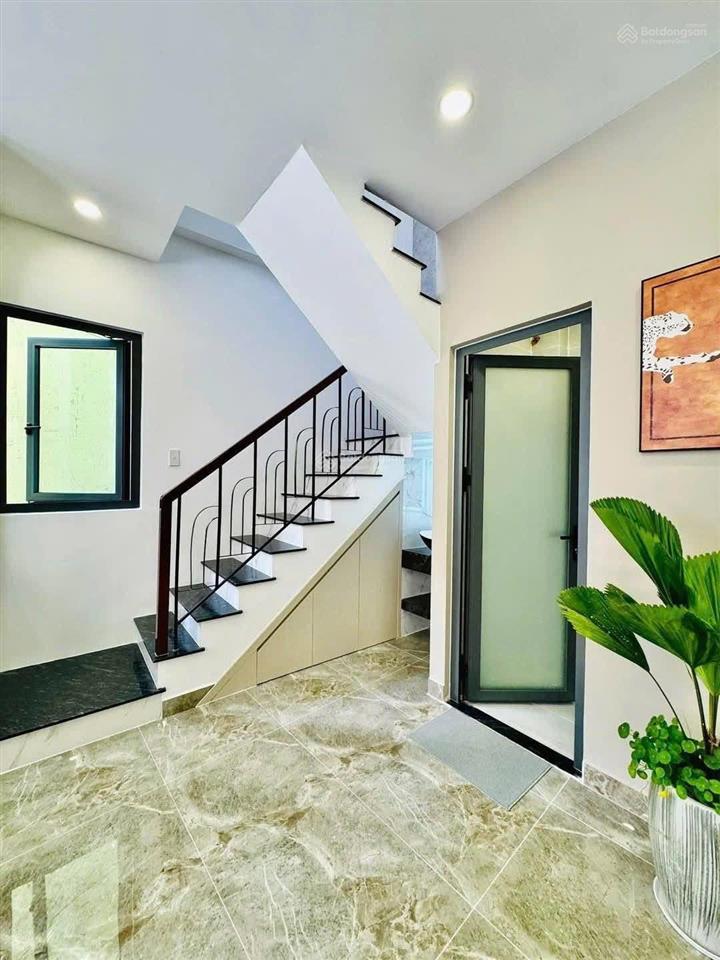 Cô phượng bán gấp nhà nguyễn hiền  phường 4  quận 3. dt 71m2 sẵn cho thuê 24triệu/tháng