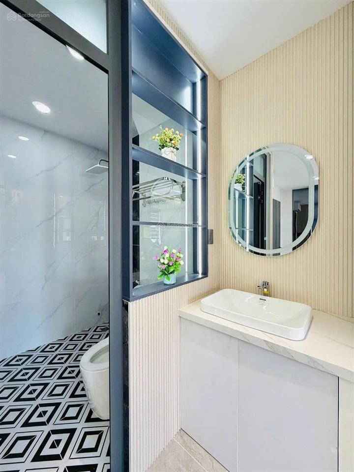 Bán nhà đường ôtô ~6m lý văn phức, tân định, q1, nhà mới còn hđ cho thuê 32tr/tháng