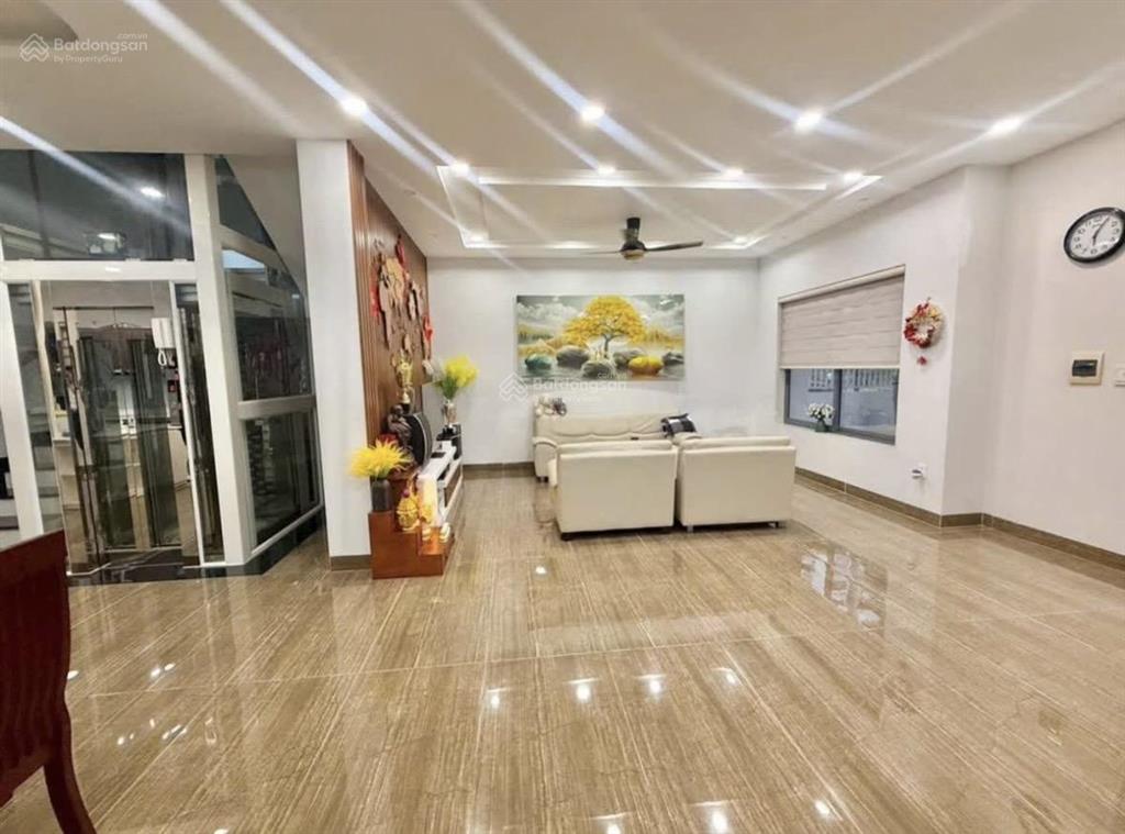 Đường 12m tô ngọc vân  thủ đức biệt thự 3 tầng dt khủng 12x22m, thang máy, sân vườn