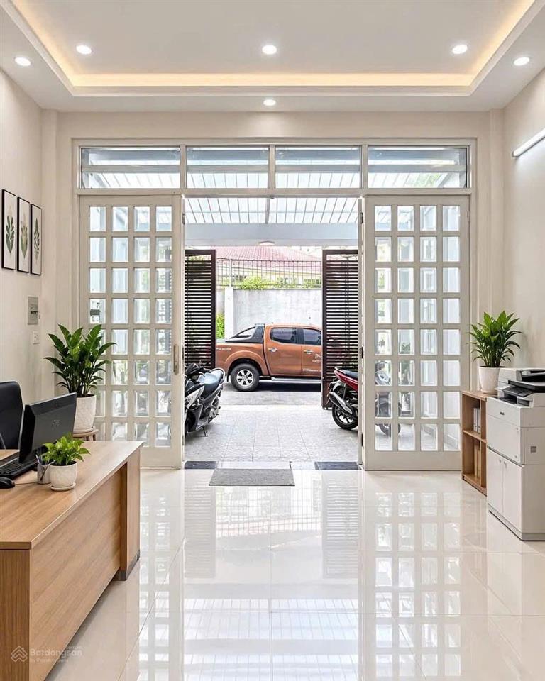 Chú phụng lớn tuổi bán nhà lê quang sung, q6 nhà gần thcs hậu giang. dt 72m2 sẵn hđ thuê 18tr