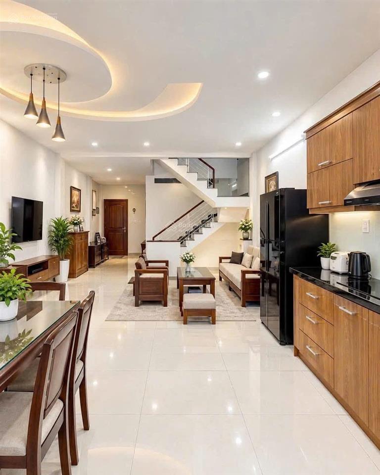 Chú phụng lớn tuổi bán nhà lê quang sung, q6 nhà gần thcs hậu giang. dt 72m2 sẵn hđ thuê 18tr