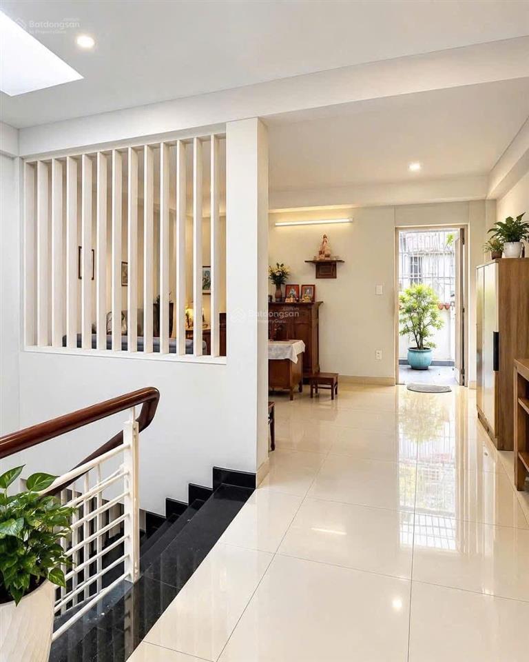 Chú phụng lớn tuổi bán nhà lê quang sung, q6 nhà gần thcs hậu giang. dt 72m2 sẵn hđ thuê 18tr