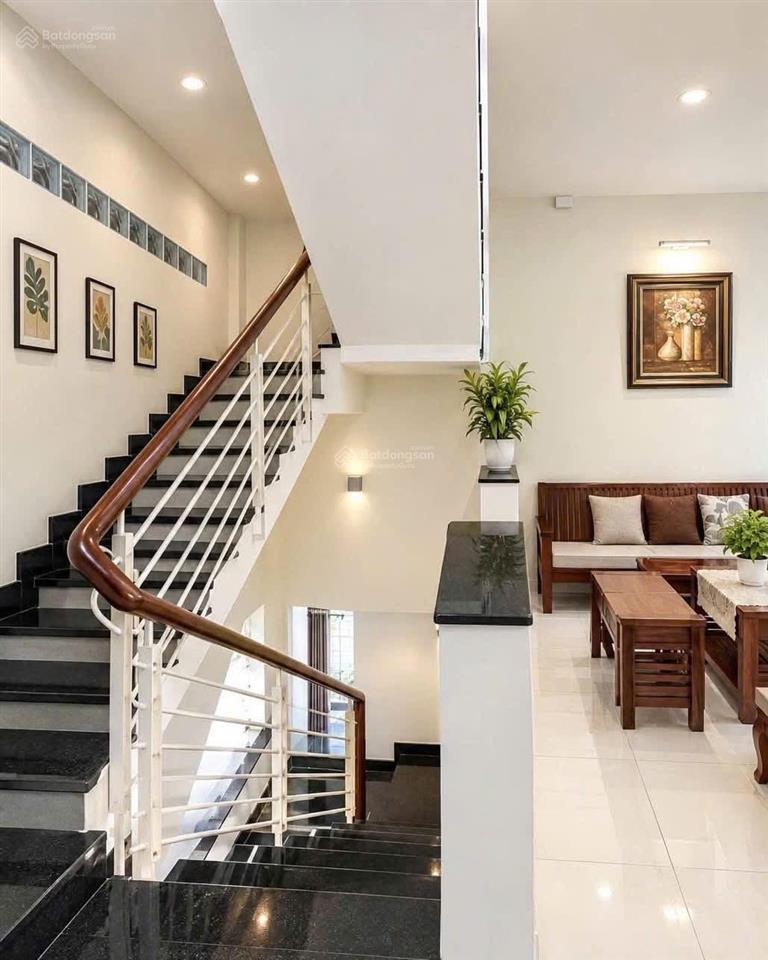 Chú phụng lớn tuổi bán nhà lê quang sung, q6 nhà gần thcs hậu giang. dt 72m2 sẵn hđ thuê 18tr