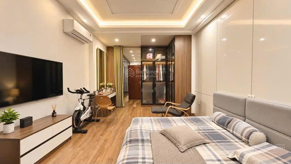 Chú tám chuyển ra hà nội cùng gia đình muốn bán nhà 80.3m2 hoa lan, phú nhuận. cho thuê 28tr
