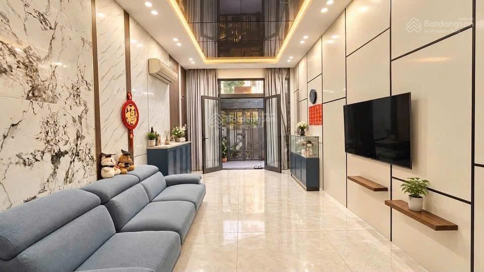 Chú tám chuyển ra hà nội cùng gia đình muốn bán nhà 80.3m2 hoa lan, phú nhuận. cho thuê 28tr
