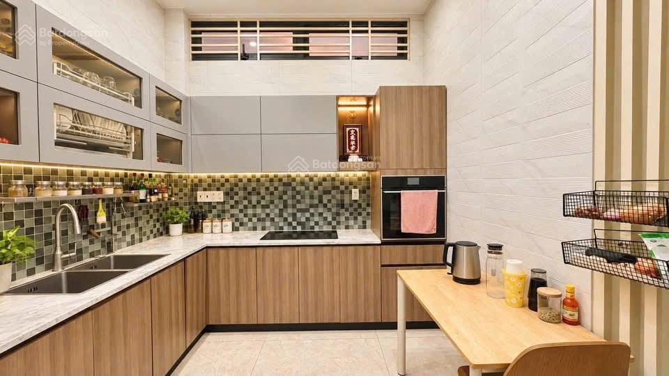 Chú tám chuyển ra hà nội cùng gia đình muốn bán nhà 80.3m2 hoa lan, phú nhuận. cho thuê 28tr