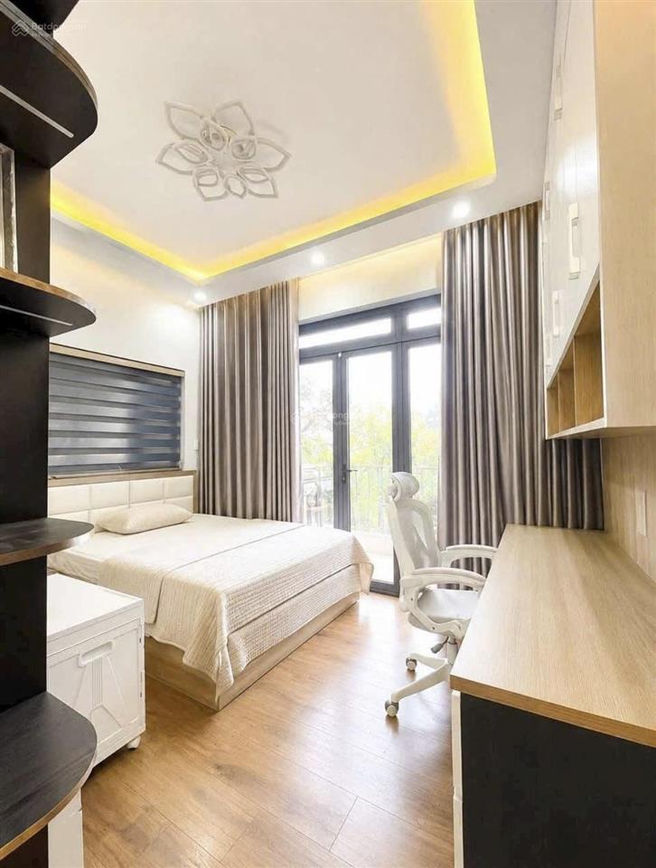 Tôi bán nhà đường 6m thông 2 ôtô, nhà sân vườn trần hưng đạo, q1. dt 69m2 sẵn hđ thuê 24tr