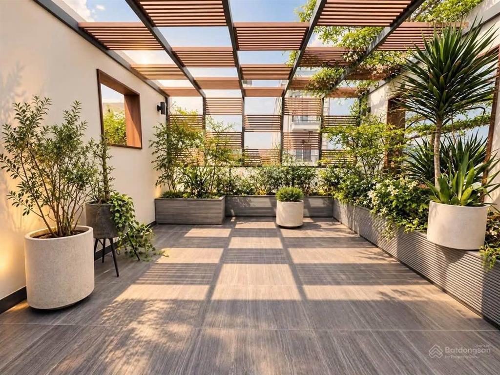 Bán gấp nhà trên rạch bùng binh, quận 3, gần ga sài gòn. 1 trệt, 2 lầu, 70m2 cho thuê 25tr