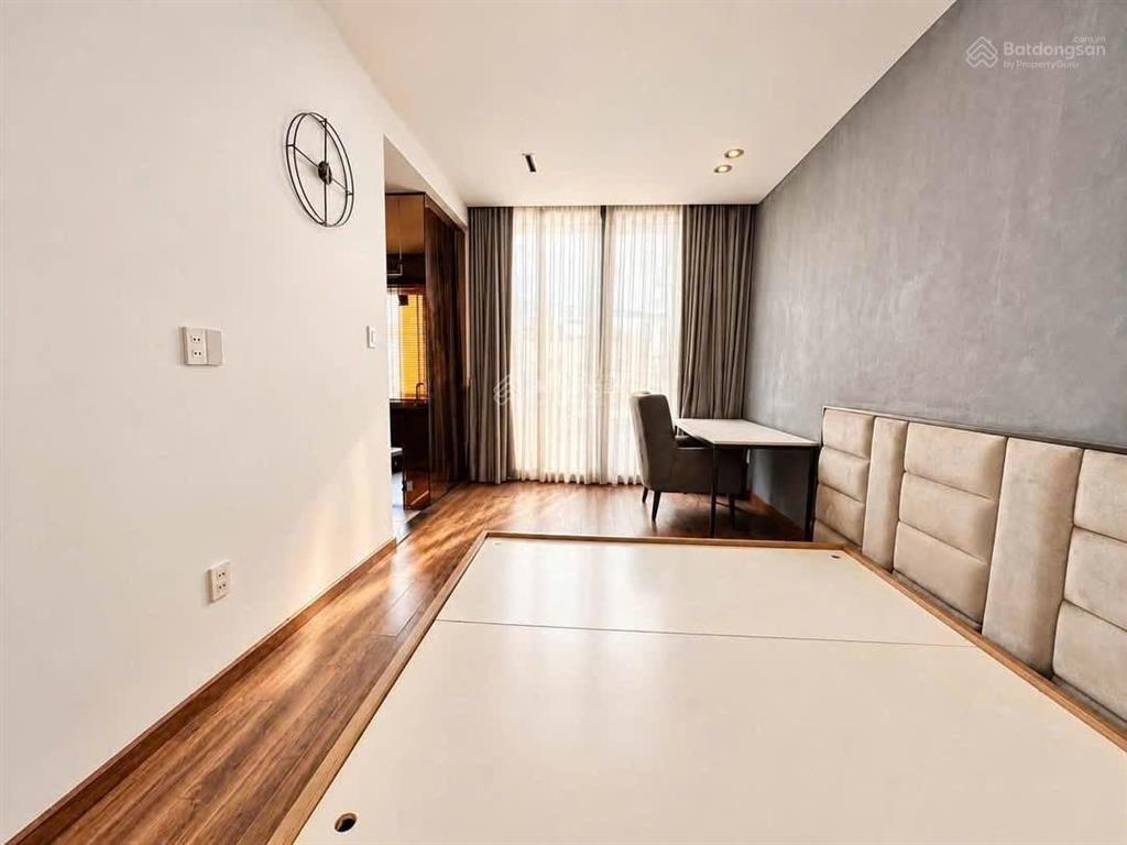 Bán gấp nhà trên rạch bùng binh, quận 3, gần ga sài gòn. 1 trệt, 2 lầu, 70m2 cho thuê 25tr