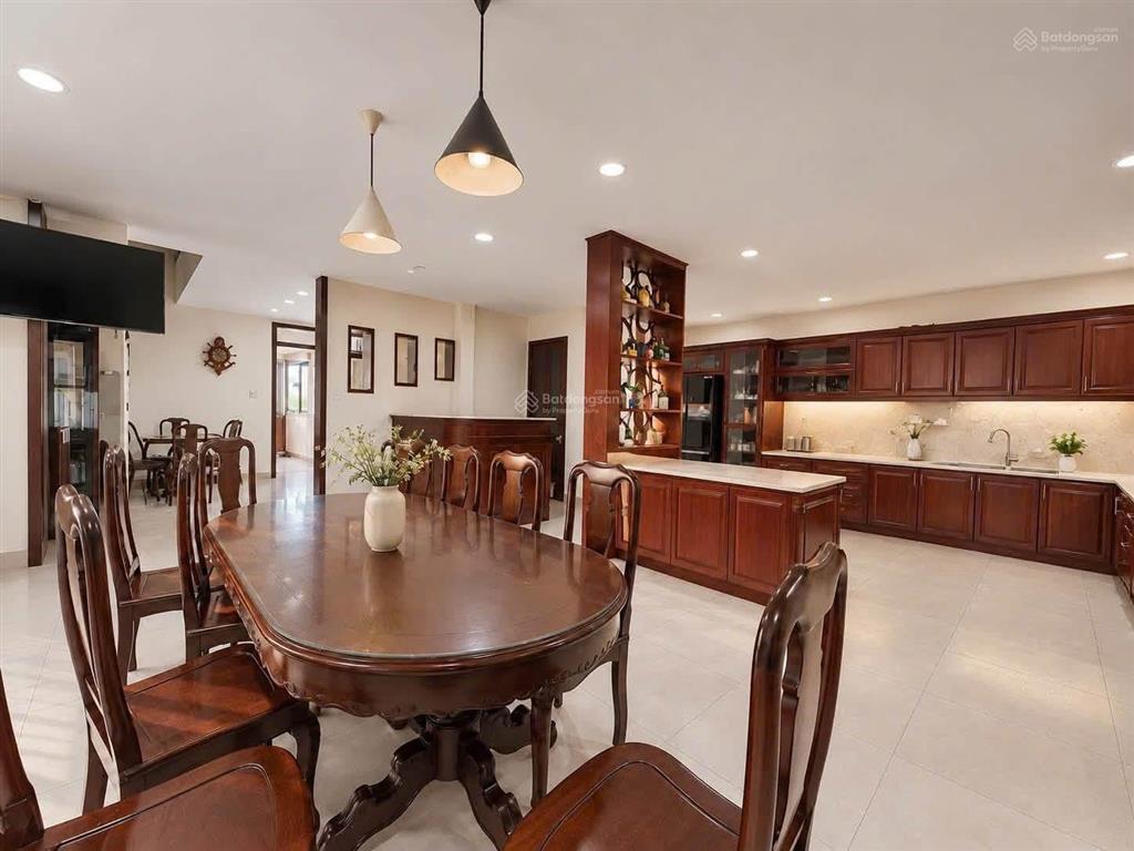 Chính chủ cần bán gấp nhà lê văn sỹ  phú nhuận (7.9m x 22.5m) 175m2 đường ôtô,  nhé
