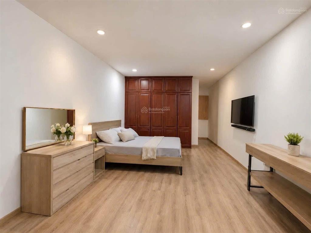 Chính chủ cần bán gấp nhà lê văn sỹ  phú nhuận (7.9m x 22.5m) 175m2 đường ôtô,  nhé