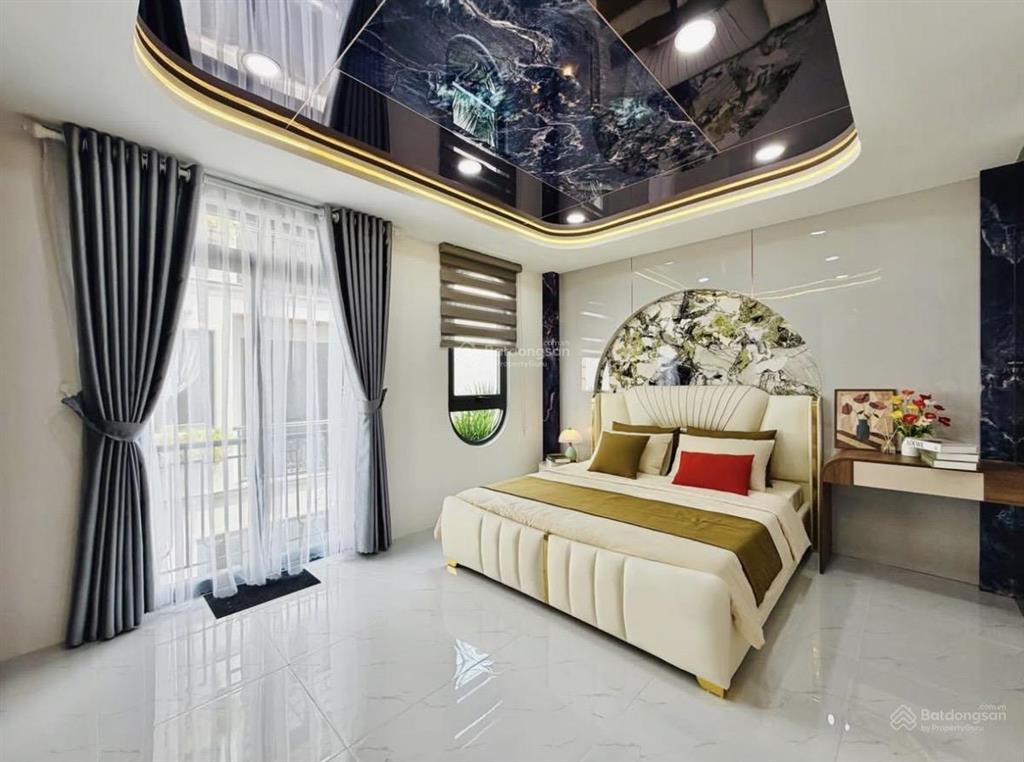 Cô châu bán gấp nhà gần chợ tân định, cv lê văn tám muốn bán trước cuối năm. dt 64,7m2/3tỷ390