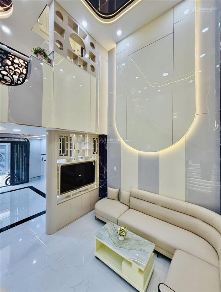 Cô châu bán gấp nhà gần chợ tân định, cv lê văn tám muốn bán trước cuối năm. dt 64,7m2/3tỷ390