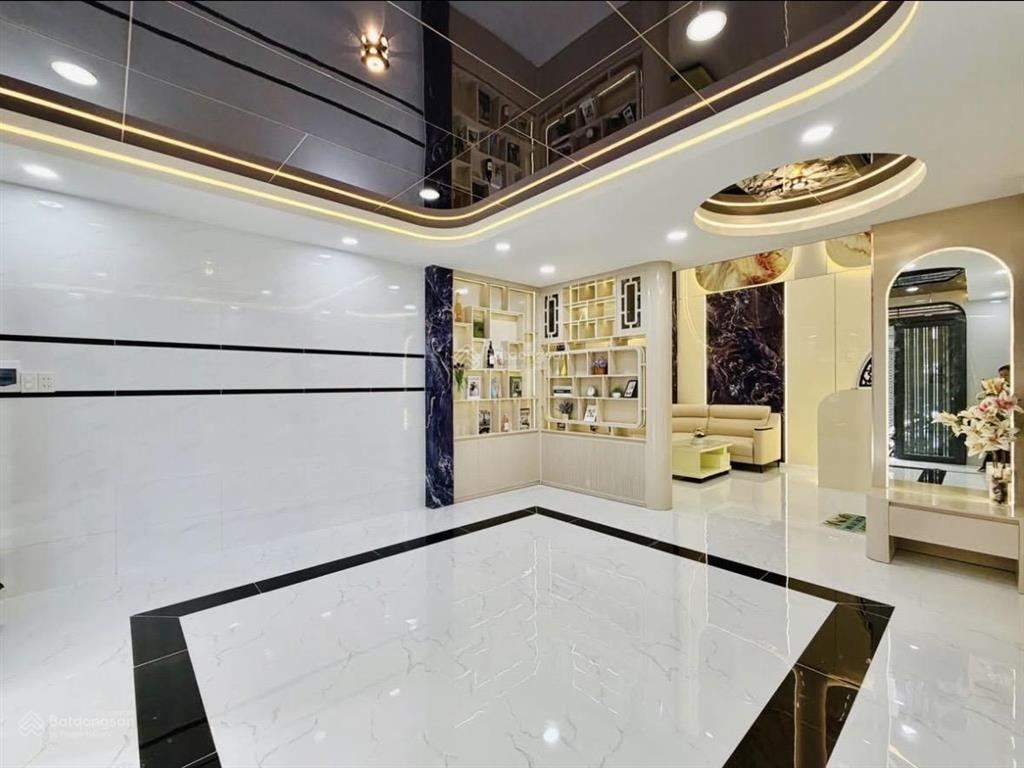 Cô châu bán gấp nhà gần chợ tân định, cv lê văn tám muốn bán trước cuối năm. dt 64,7m2/3tỷ390