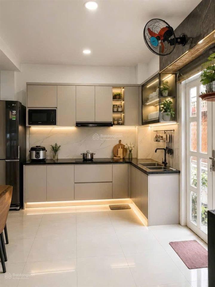 Sang úc định cư tôi chính chủ cần bán nhà nguyễn hữu cảnh, bình thạnh sát q1, 4tỷ050 cho thuê 27tr