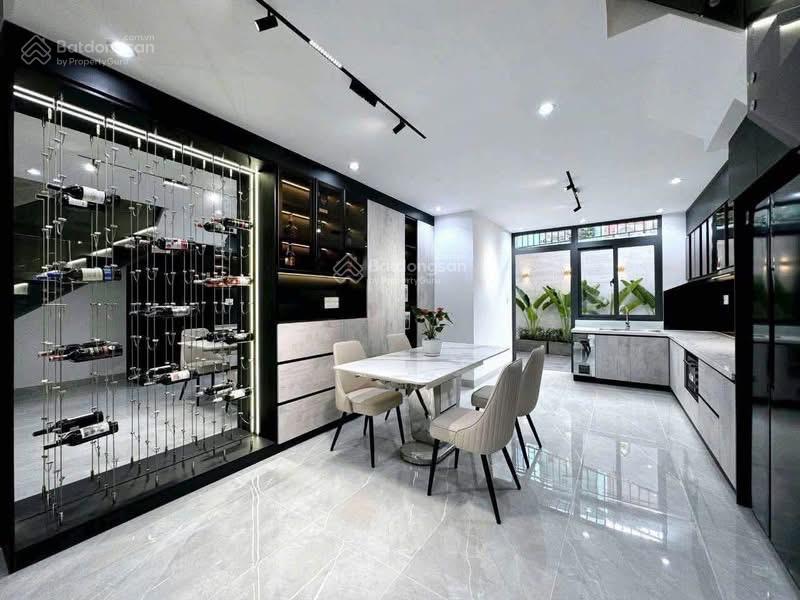 Khu vip cách vạn hạnh mall 500m đường thông 3/2 khu dân trí. 69m2 nguyễn tri phương, p8, q10