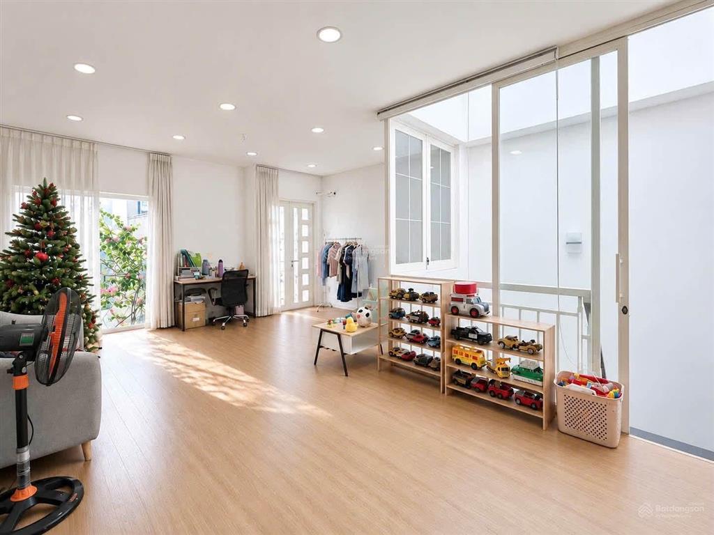 55m2 chỗ ngủ, tập luyện và làm việc chung. phần còn lại là đưa gu của mình vào từng góc nhỏ