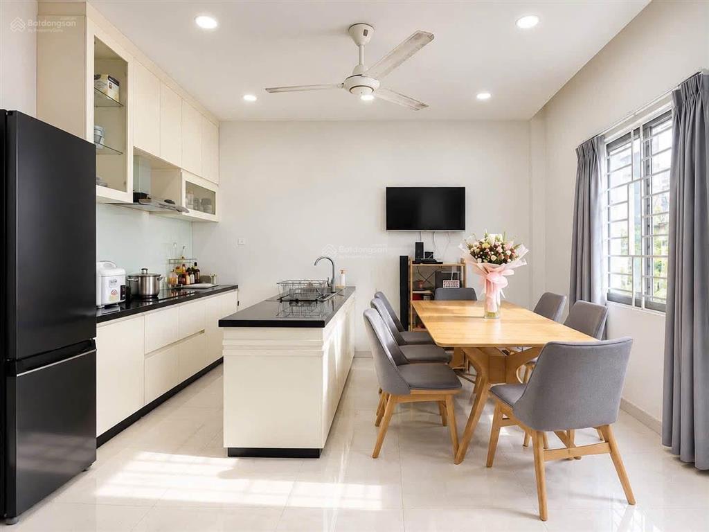 55m2 chỗ ngủ, tập luyện và làm việc chung. phần còn lại là đưa gu của mình vào từng góc nhỏ