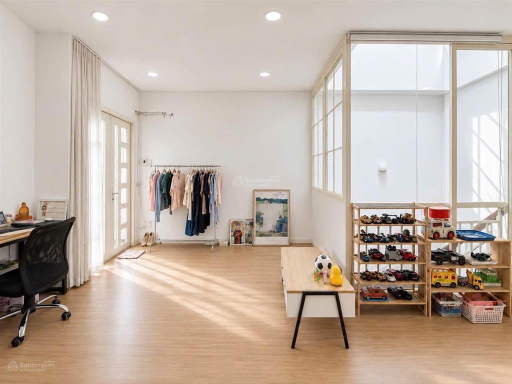 55m2 chỗ ngủ, tập luyện và làm việc chung. phần còn lại là đưa gu của mình vào từng góc nhỏ
