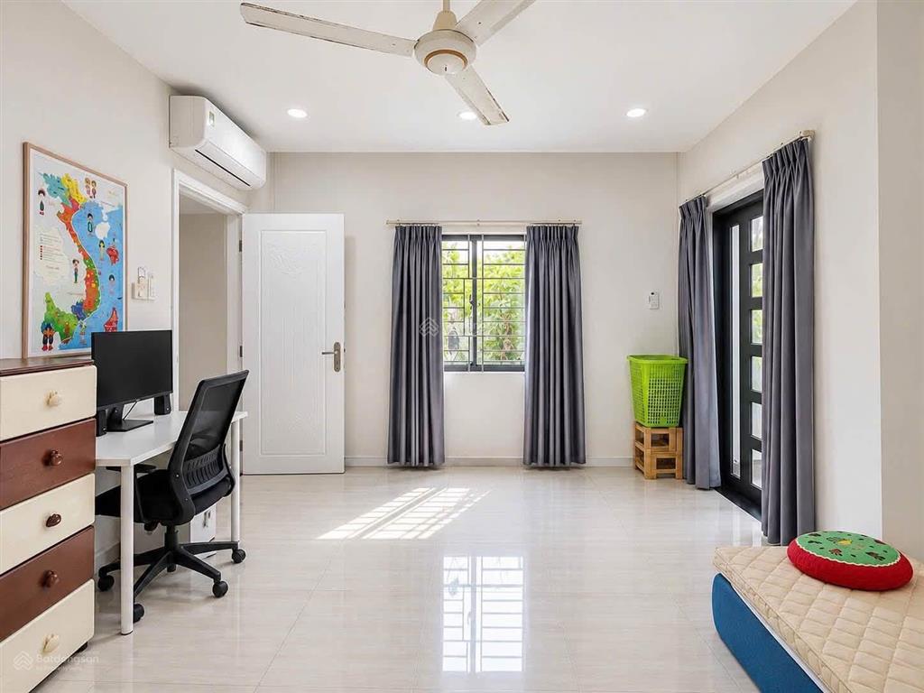 55m2 chỗ ngủ, tập luyện và làm việc chung. phần còn lại là đưa gu của mình vào từng góc nhỏ