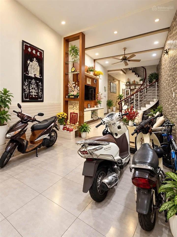 Đoàn thị điểm  phú nhuận dt 4,5 x 16m|nhà 3 tấm gần đa khoa hoàn mỹ, đường kinh doanh |ớn