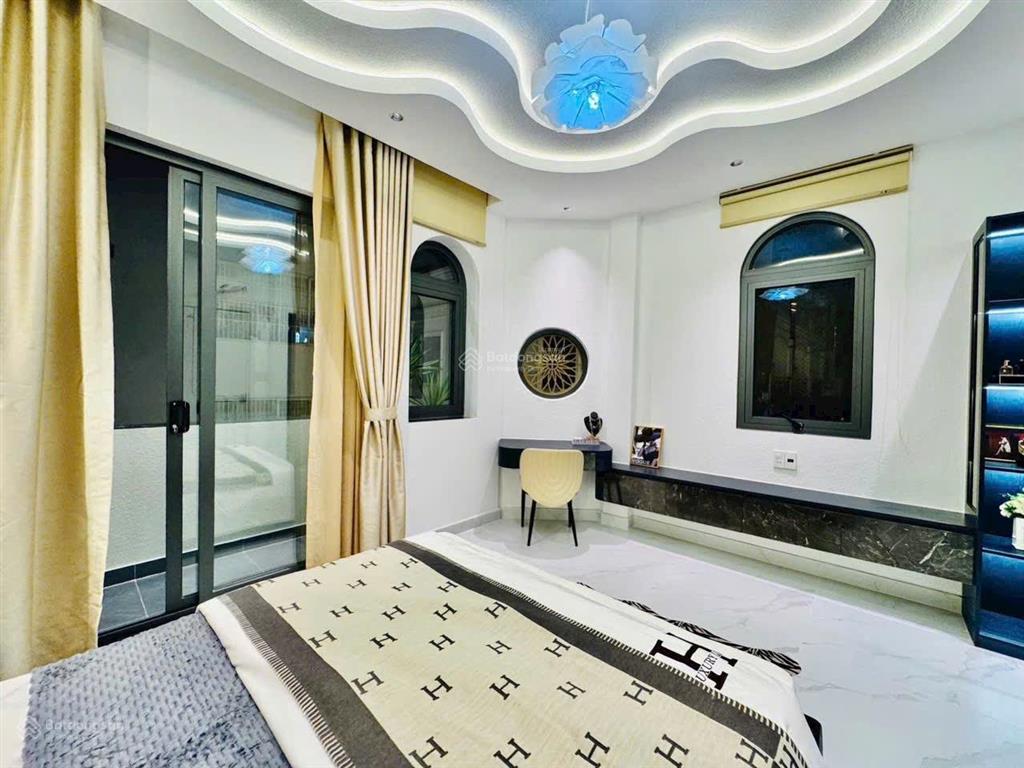 Cần bán nhà mtđ phan xích long p2 phú nhuận giá 5tỷ590/85,5m2(5,7x15m) nhà 3 lầushrpháp chuẩn