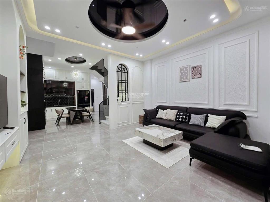 Xoay vốn làm ăn cần bán nhà đường đội cung p9 quận 11 giá 4tỷ750/62,5m2(5x12,5m)nhà 2 lầushr6m