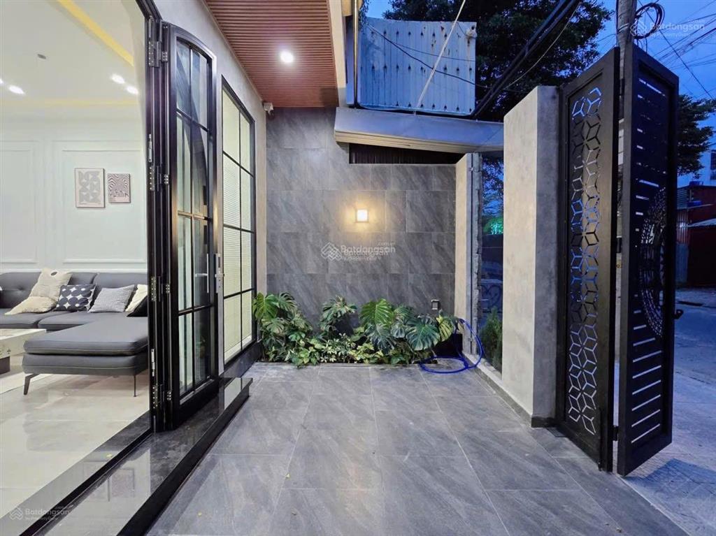 Xoay vốn làm ăn cần bán nhà đường đội cung p9 quận 11 giá 4tỷ750/62,5m2(5x12,5m)nhà 2 lầushr6m