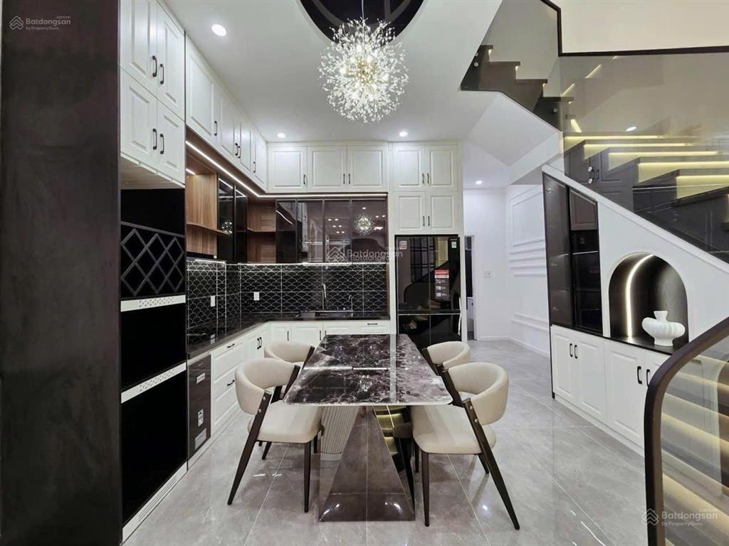 Xoay vốn làm ăn cần bán nhà đường đội cung p9 quận 11 giá 4tỷ750/62,5m2(5x12,5m)nhà 2 lầushr6m