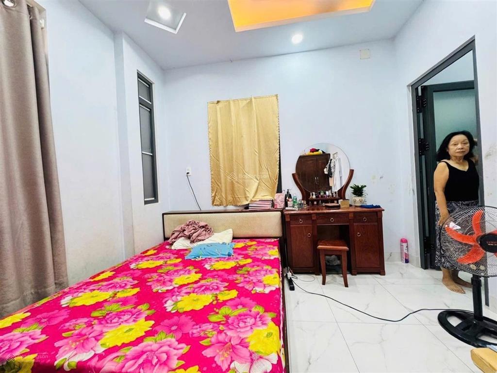 Chính chủ cần bán gấp nhà đường linh đông p. linh đông thủ đức giá 6tỷ040/65m2(5x13m)shr2lầu6m