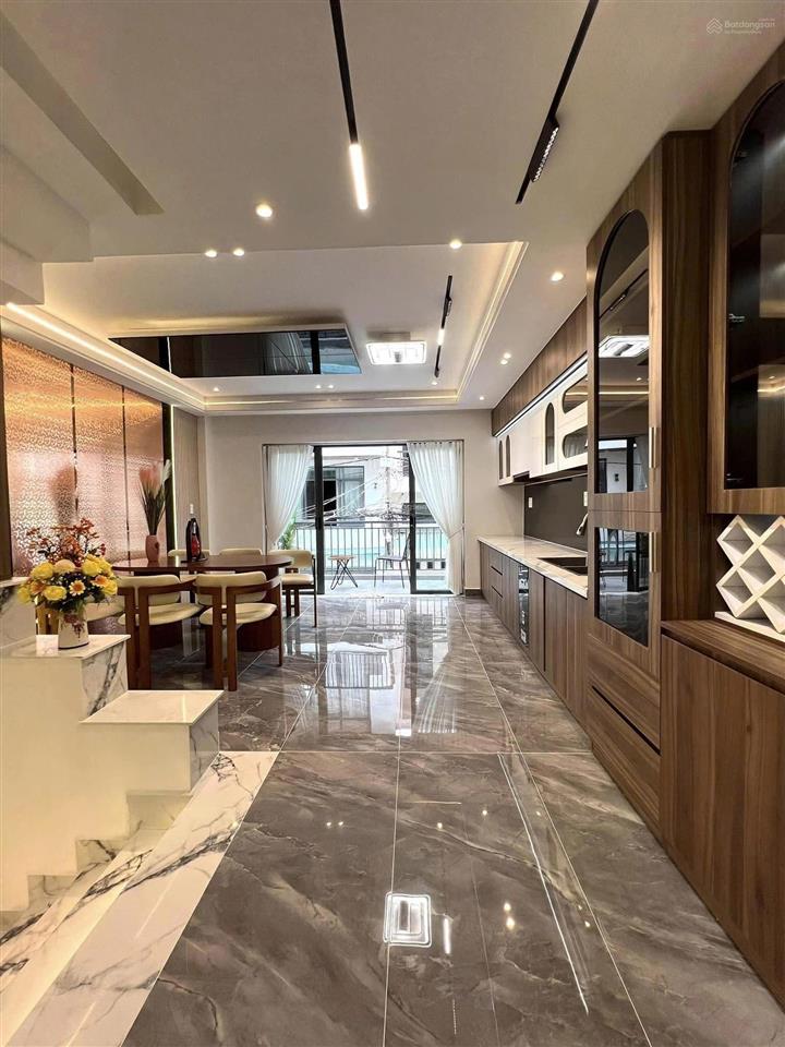 Chú tiến kẹt tiền bán nhà đường kỳ đồng,p9,q3 giá 4tỷ5/65,1m2 cho thuê 33 tr gần bv tai mũi họng